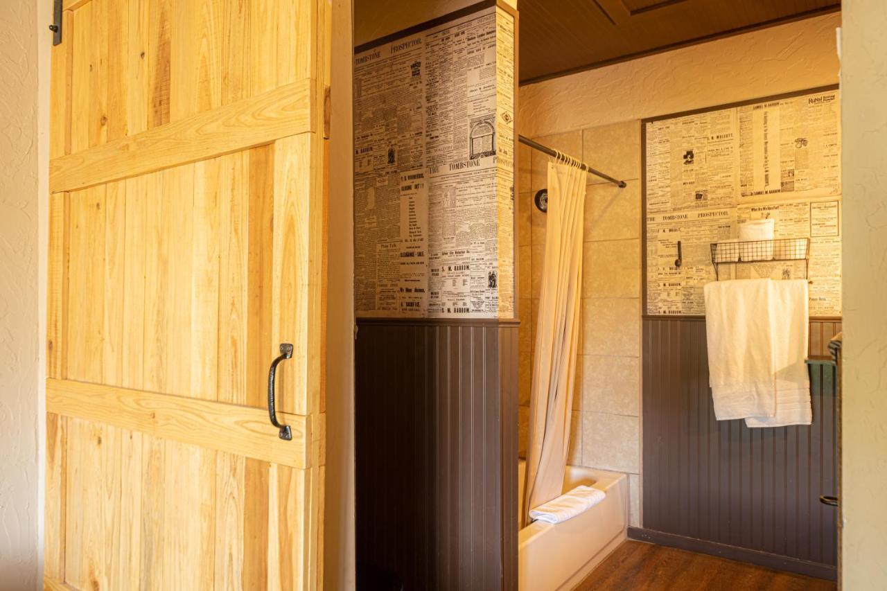 Miners Cabins #1 - Two Double Beds And Private Balcony Tombstone Bagian luar foto