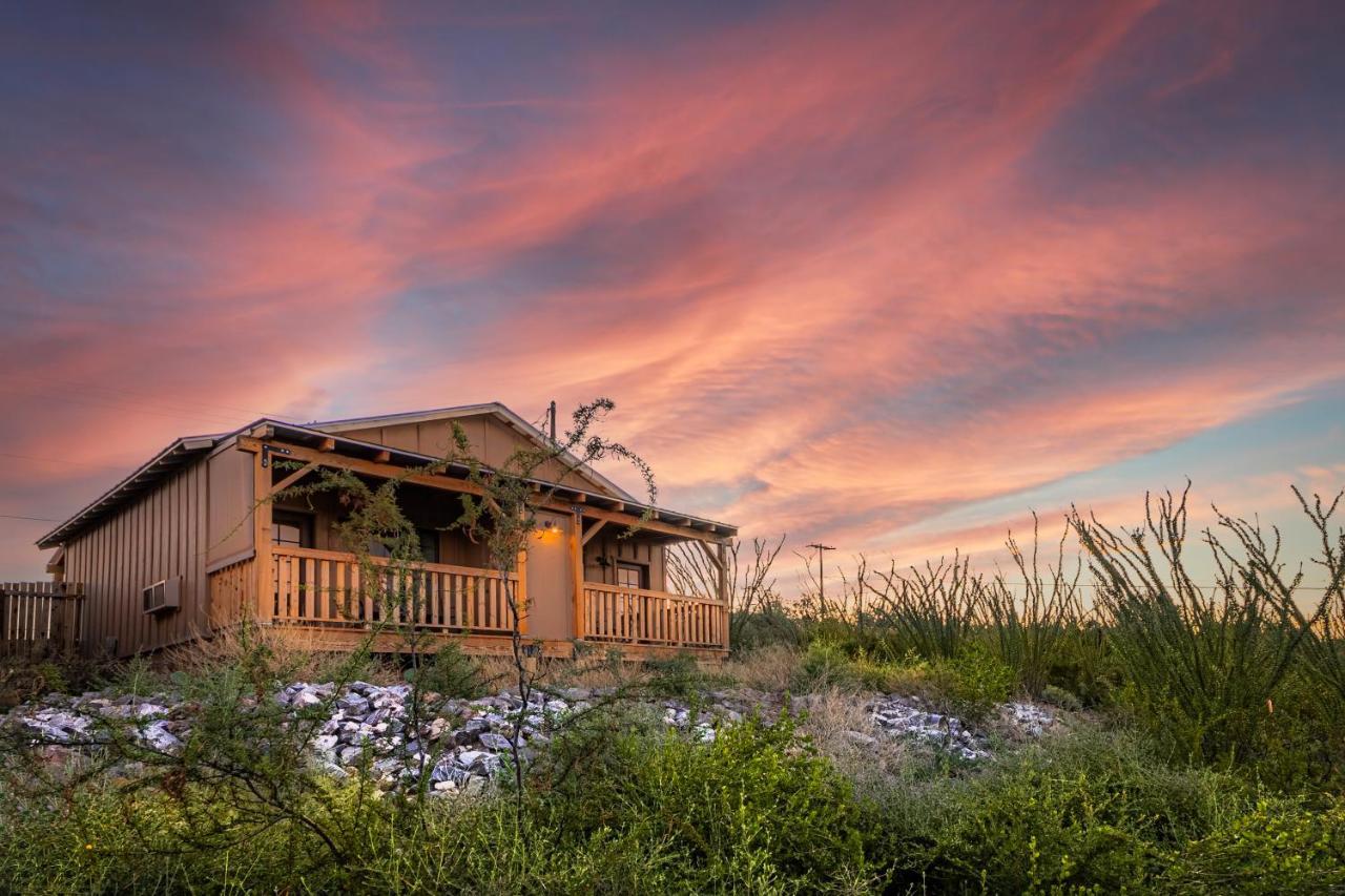 Miners Cabins #1 - Two Double Beds And Private Balcony Tombstone Bagian luar foto