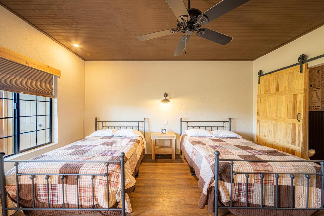 Miners Cabins #1 - Two Double Beds And Private Balcony Tombstone Bagian luar foto