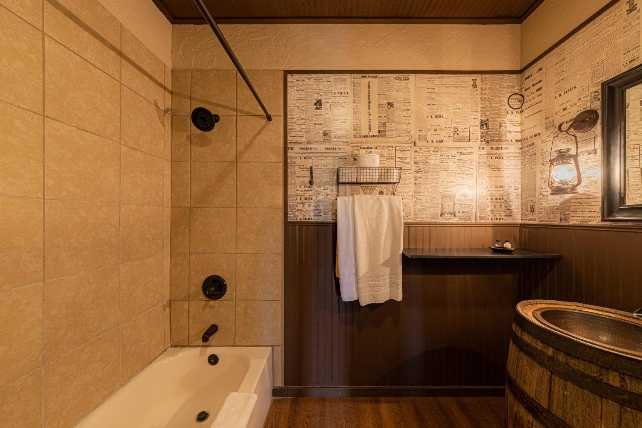 Miners Cabins #1 - Two Double Beds And Private Balcony Tombstone Bagian luar foto
