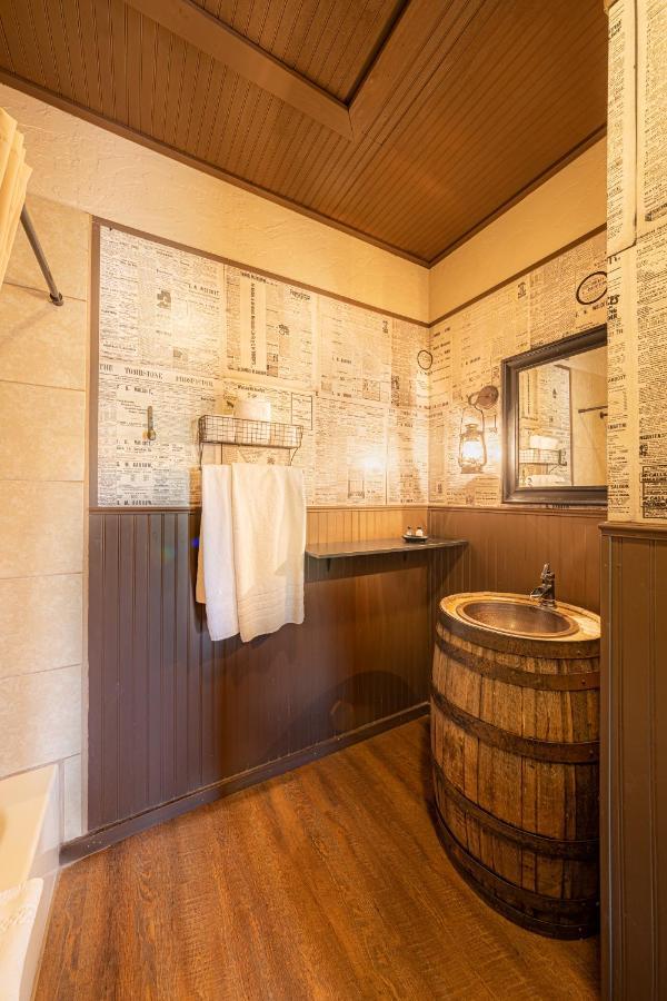 Miners Cabins #1 - Two Double Beds And Private Balcony Tombstone Bagian luar foto