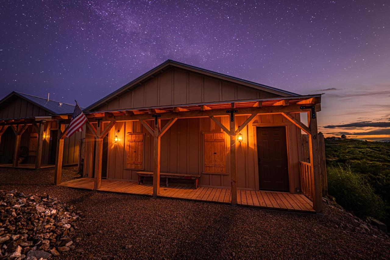 Miners Cabins #1 - Two Double Beds And Private Balcony Tombstone Bagian luar foto