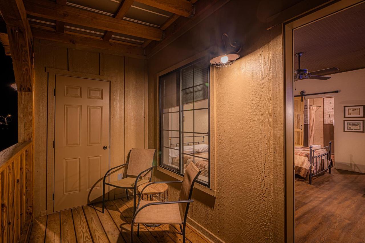 Miners Cabins #1 - Two Double Beds And Private Balcony Tombstone Bagian luar foto