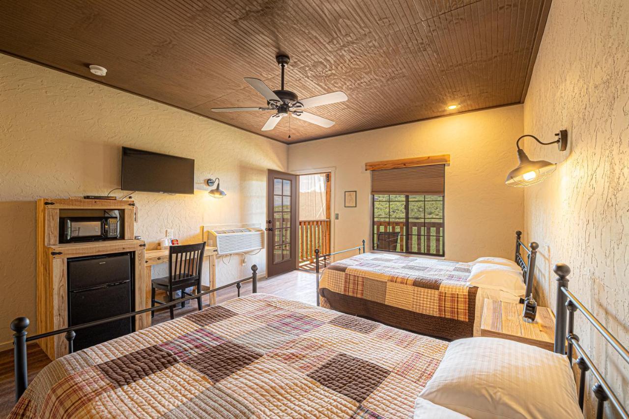 Miners Cabins #1 - Two Double Beds And Private Balcony Tombstone Bagian luar foto