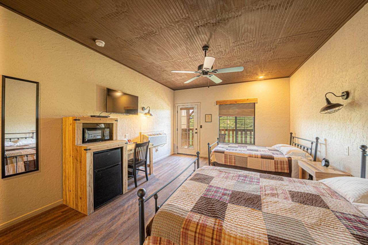 Miners Cabins #1 - Two Double Beds And Private Balcony Tombstone Bagian luar foto