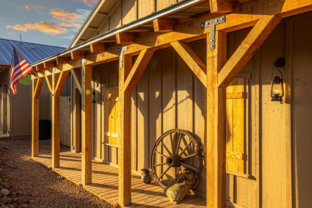 Miners Cabins #1 - Two Double Beds And Private Balcony Tombstone Bagian luar foto